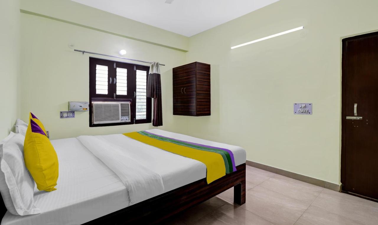 Hotel Pragati Palace Mathura Exterior photo