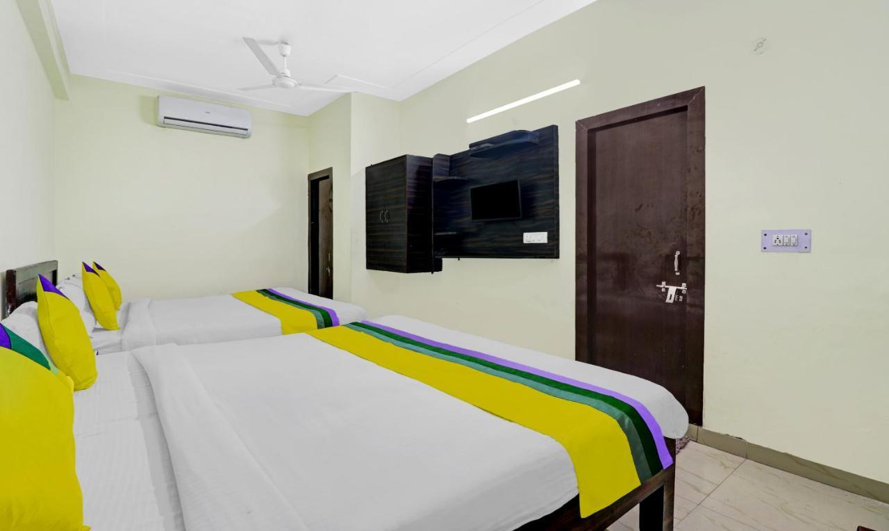 Hotel Pragati Palace Mathura Exterior photo