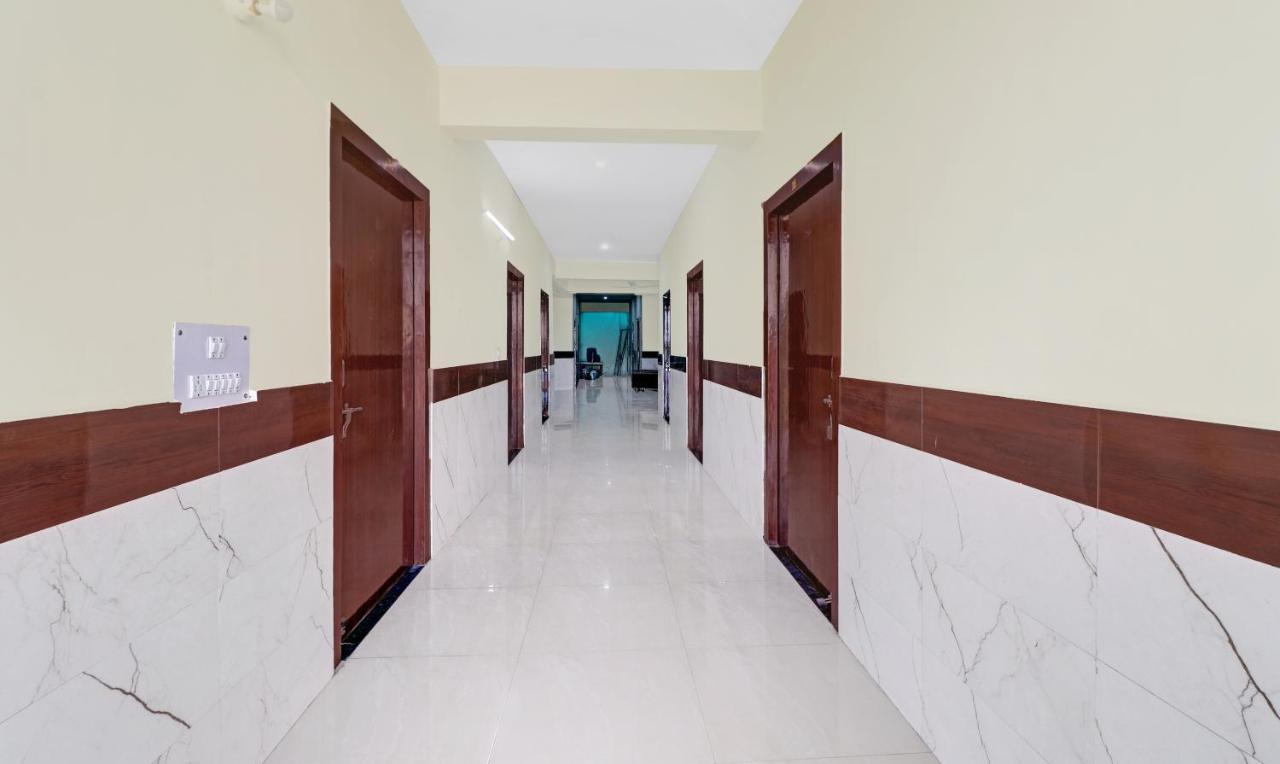 Hotel Pragati Palace Mathura Exterior photo