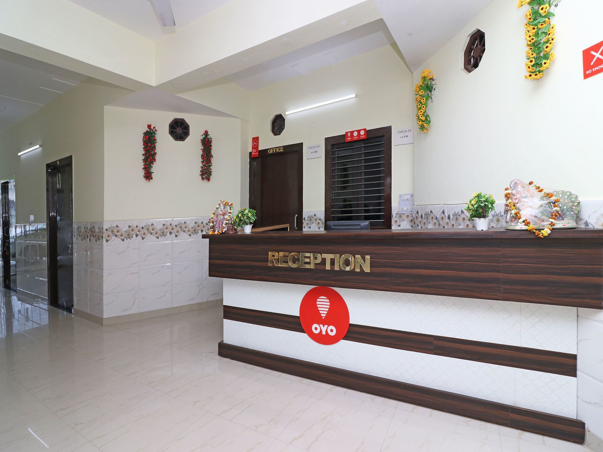 Hotel Pragati Palace Mathura Exterior photo